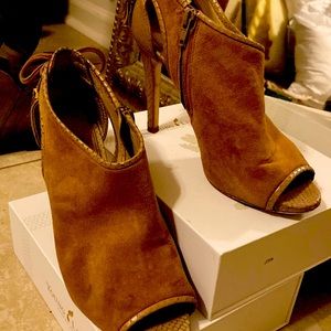 Michael Kors Open toe shooties.